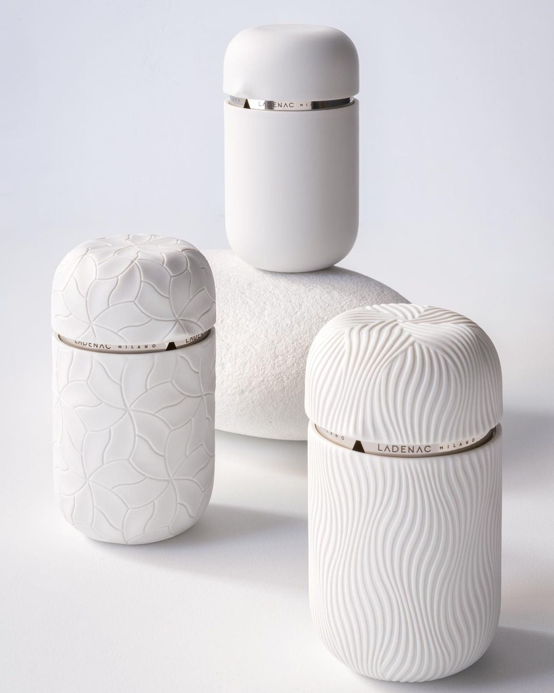 Candle in Petals Porcelain jar - Large