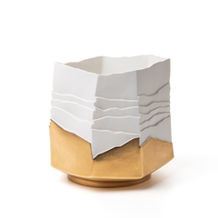 Erosum Short Porcelain & Gold Vase