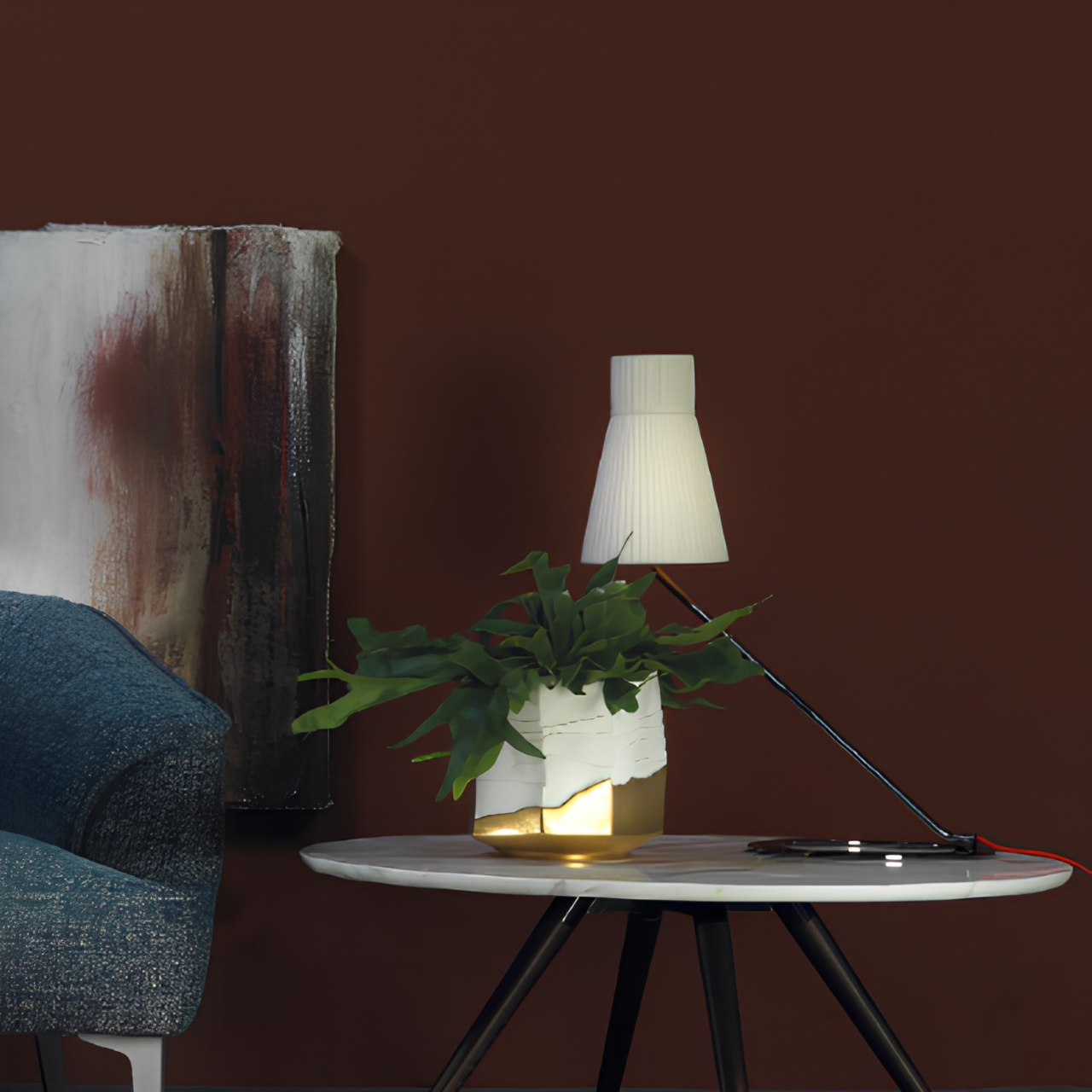 Erosum Short Porcelain & Gold Vase