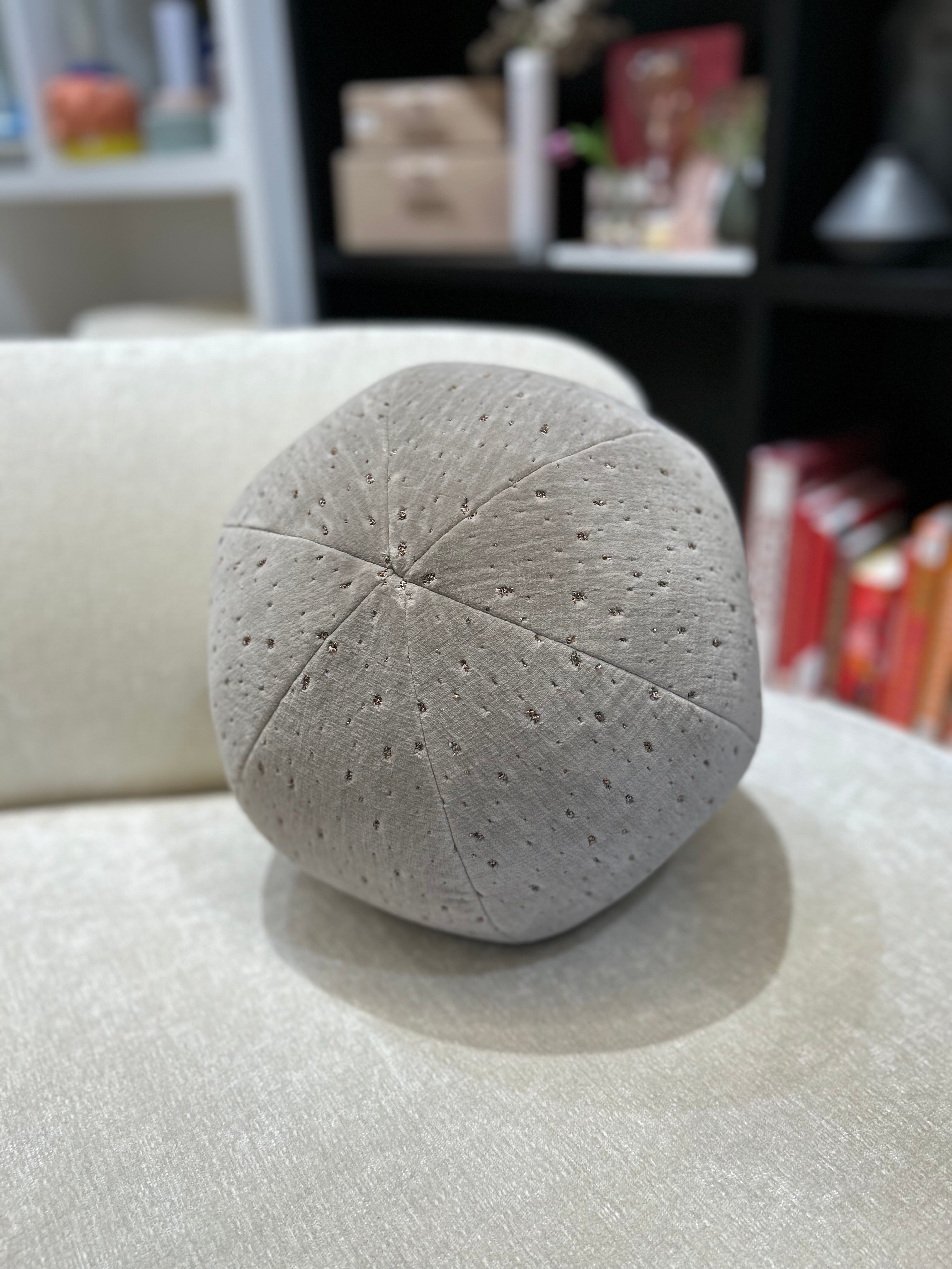 BEIGE DOTTY ROUND PILLOW